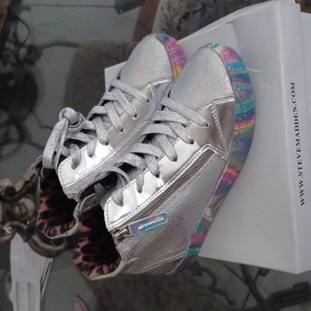 Steve Madden  sneakers (Brand-New)